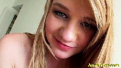 Primera vez anal para rubia inocente adolescente