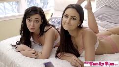Hermanastra comparte una dulce cogida con creampie con su mejor amiga