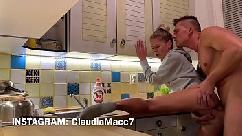 Follando en la cocina y creampie