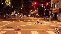 Payaso recibe una mamada en plena calle